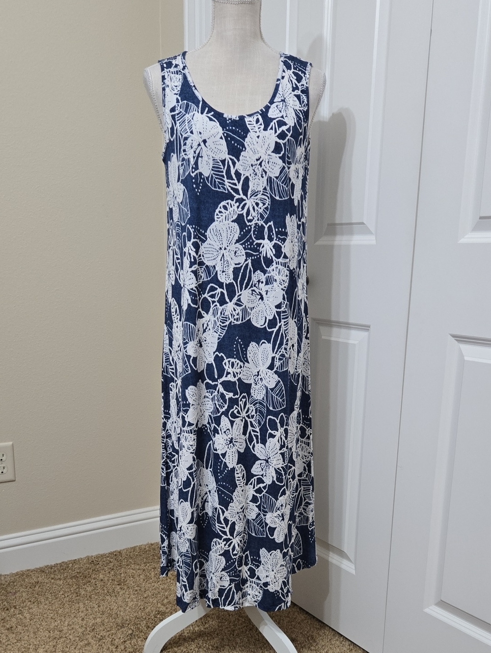 SJS Navy Maxi Dress with White Floral Print Excellent Condition Sz L